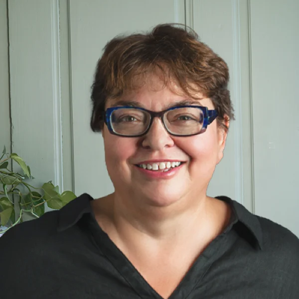Porträt von Elena Owassapian